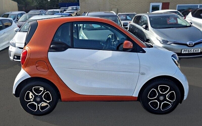 Orange white Used 2018 Smart ForTwo Coupé Premium Coupe | £6,597 (Fair price) - Image 1/4
