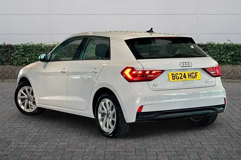Begagnad Audi A1 Sport 108 HK (79 kW) 2024 Vit SUV