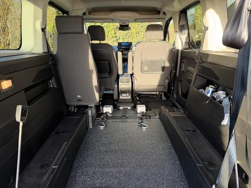 Used Peugeot Rifter Allure 2025 Green MPV