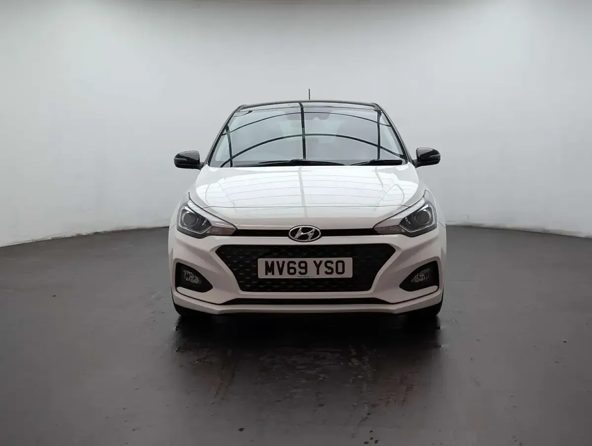Used Hyundai i20 84 HP (61 kW) 2019 White Hatchback