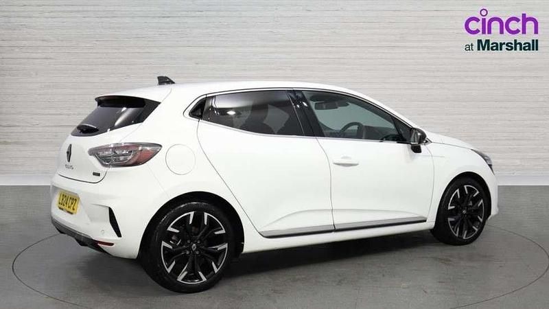 Used Renault Clio V Techno 143 HP (105 kW) 2024 White Hatchback