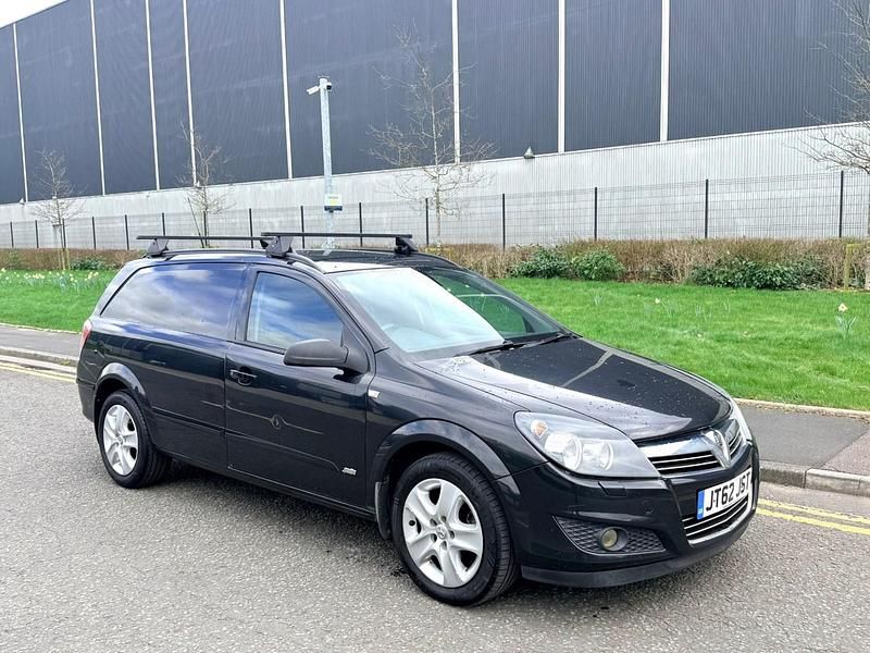 Used Vauxhall Astra Sportive 125 HP (91 kW) 2012 Black Van