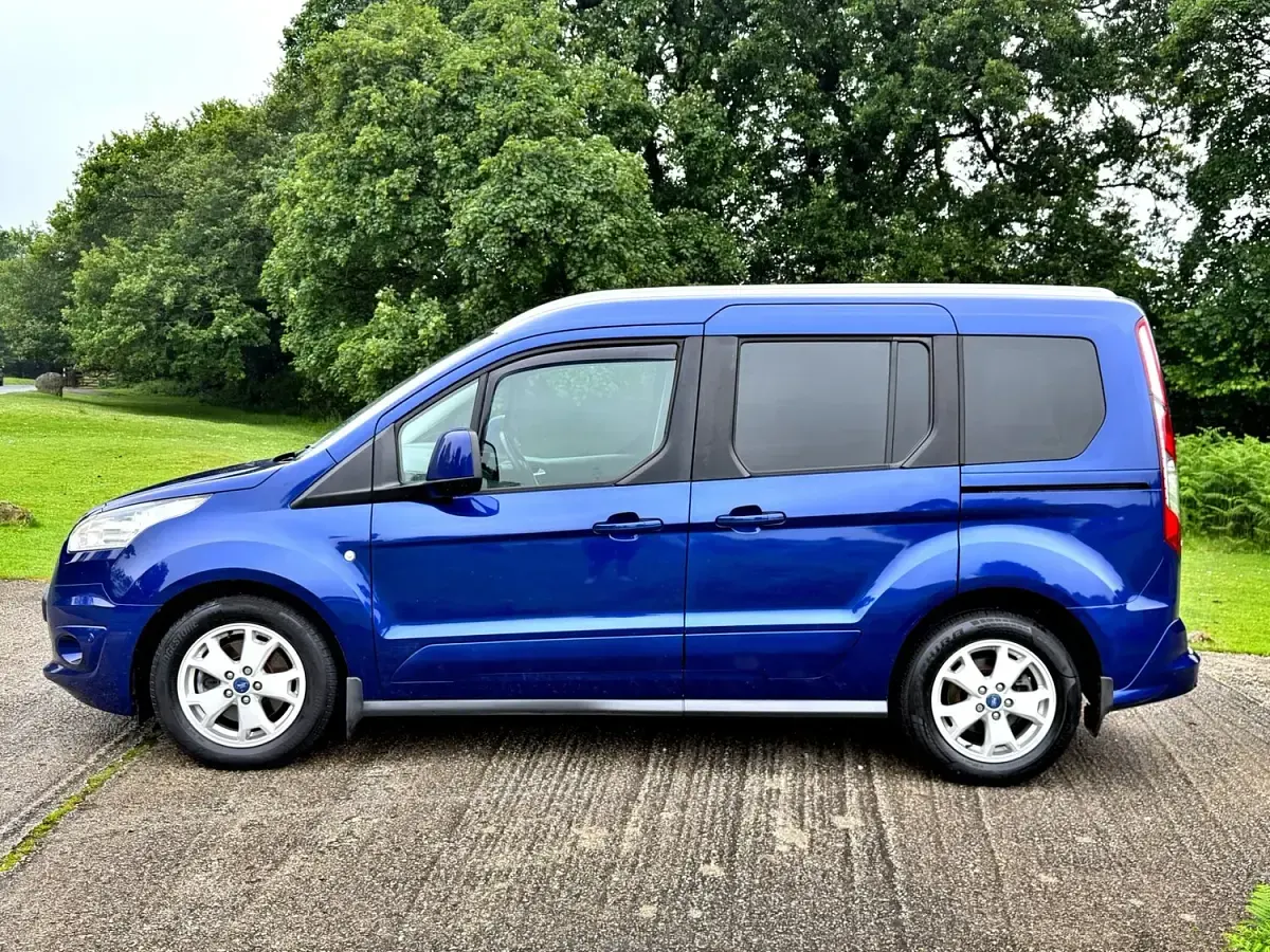 Used Ford Tourneo Connect Titanium 120 HP (88 kW) 2016 Blue MPV