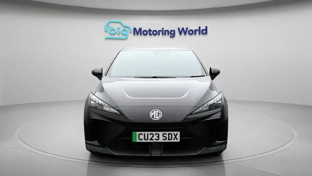 Begagnad MG MG4 EV SE 319 kW (435 HK) 2023 Halvkombi