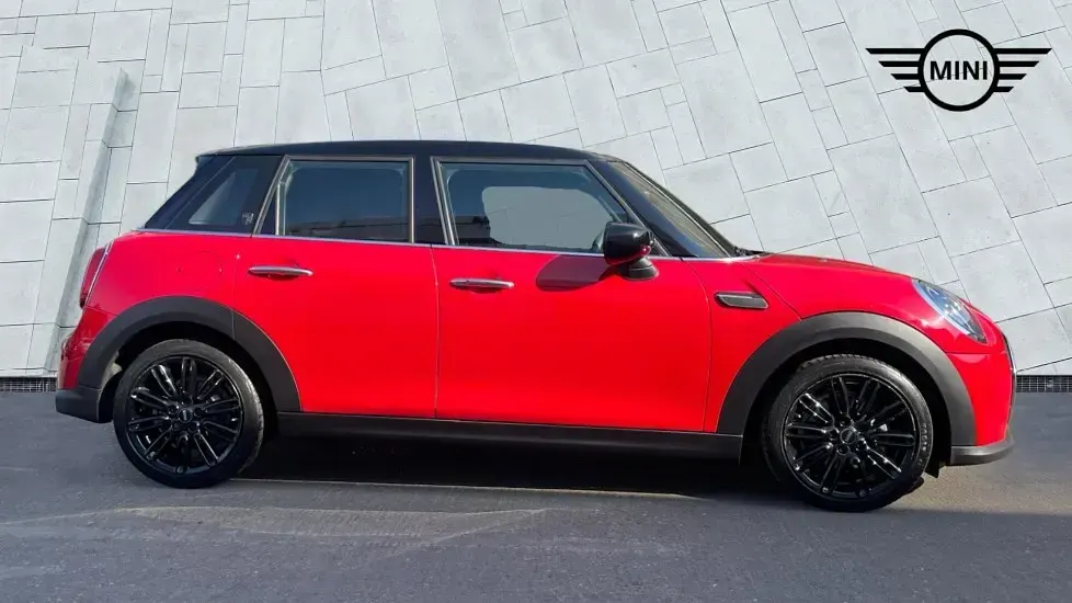 Used Mini Cooper Exclusive 134 HP (98 kW) 2024 Red Hatchback
