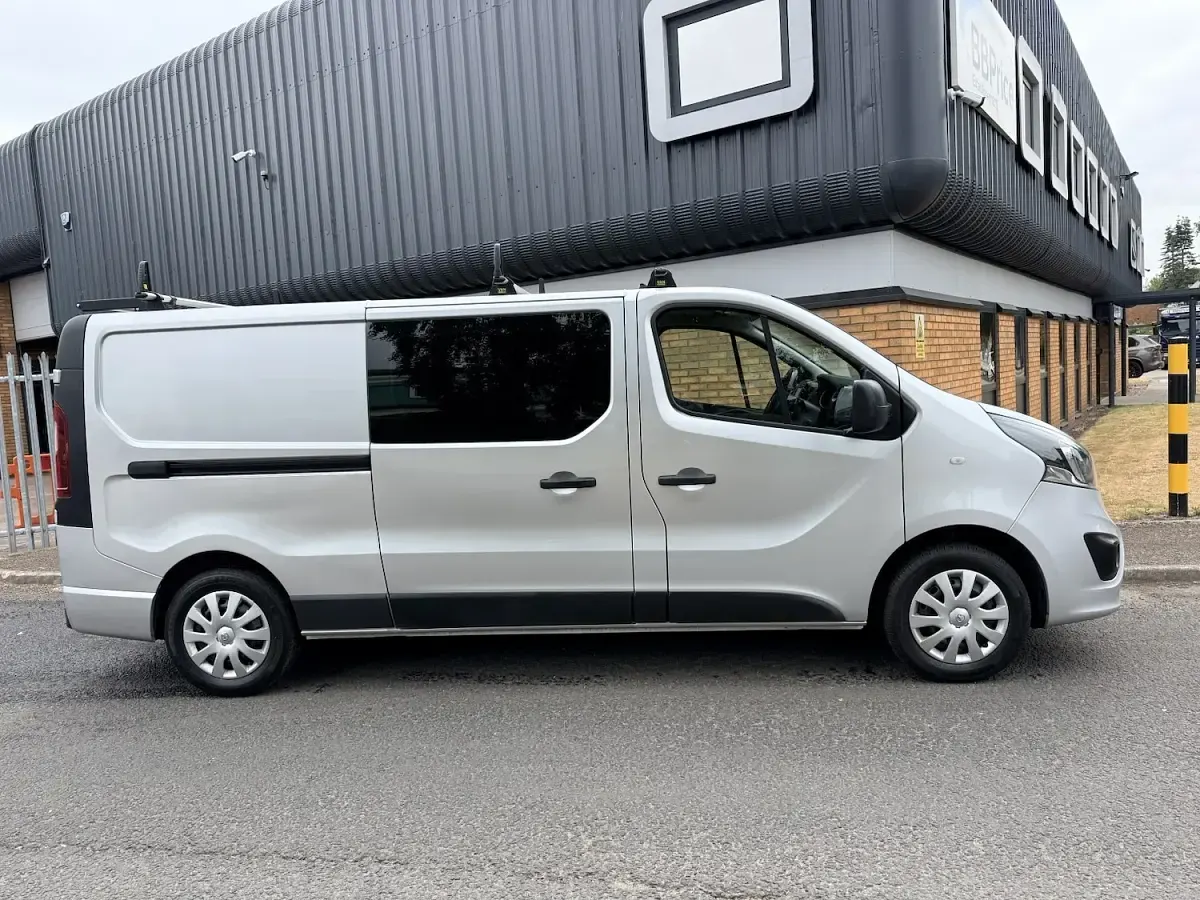 Used Vauxhall Vivaro Sportive 120 HP (88 kW) 2018 Silver