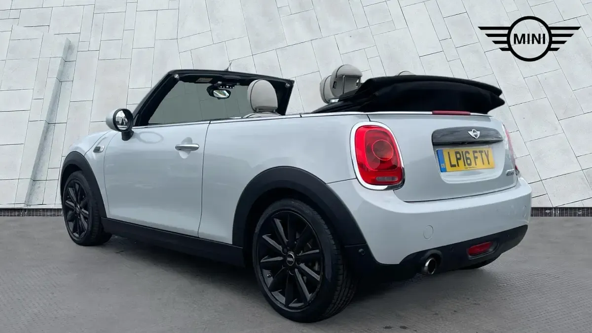 Usado Mini Cooper 134 HP (98 kW) 2016 Prateado Citadino