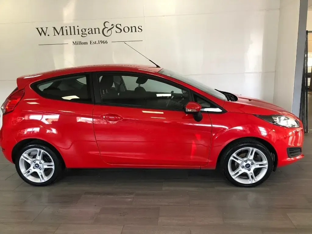 Used Ford Fiesta Style 82 HP (60 kW) 2013 Red Hatchback