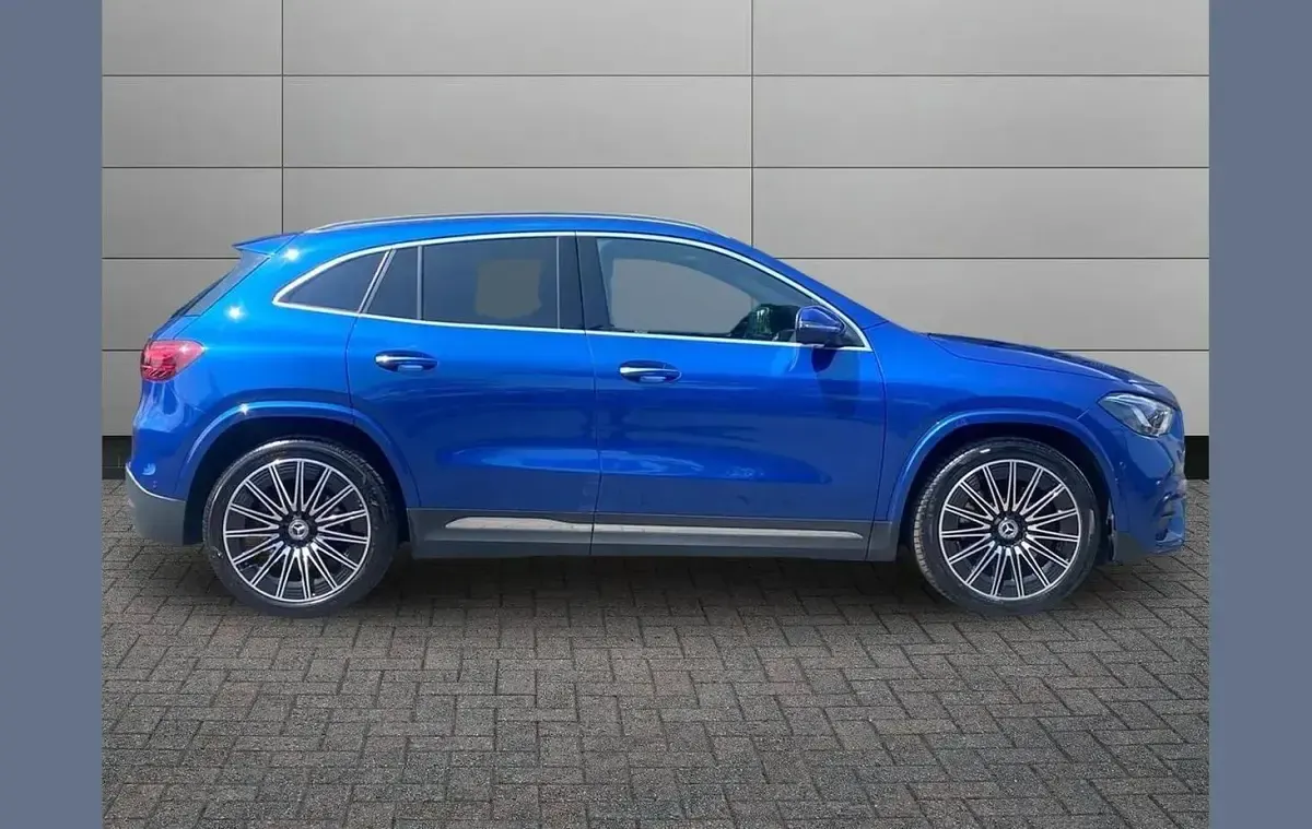 Used Mercedes GLA220 AMG Line Premium Plus 187 HP (137 kW) 2024 Blue SUV