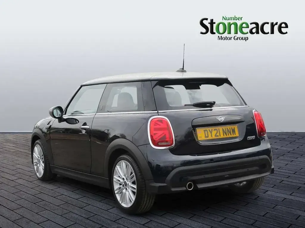 Używany Mini Cooper Exclusive 134 KM (98 kW) 2021 Niebieski Hatchback