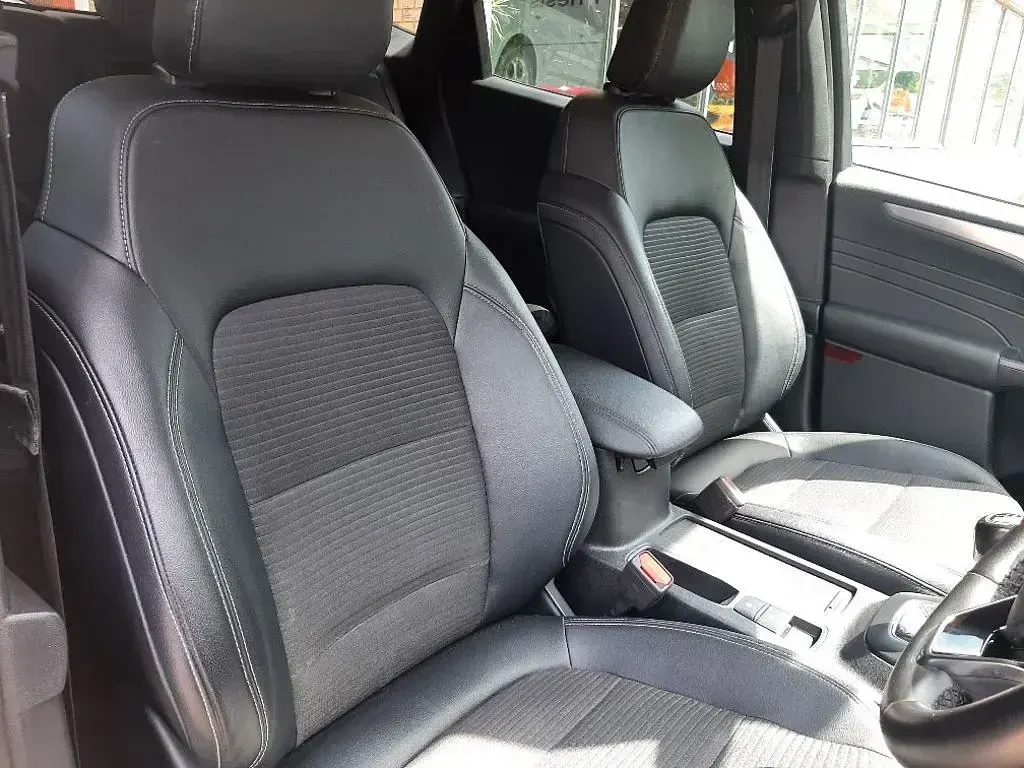 Used Ford Kuga Titanium 150 HP (110 kW) 2023 Solar silver SUV