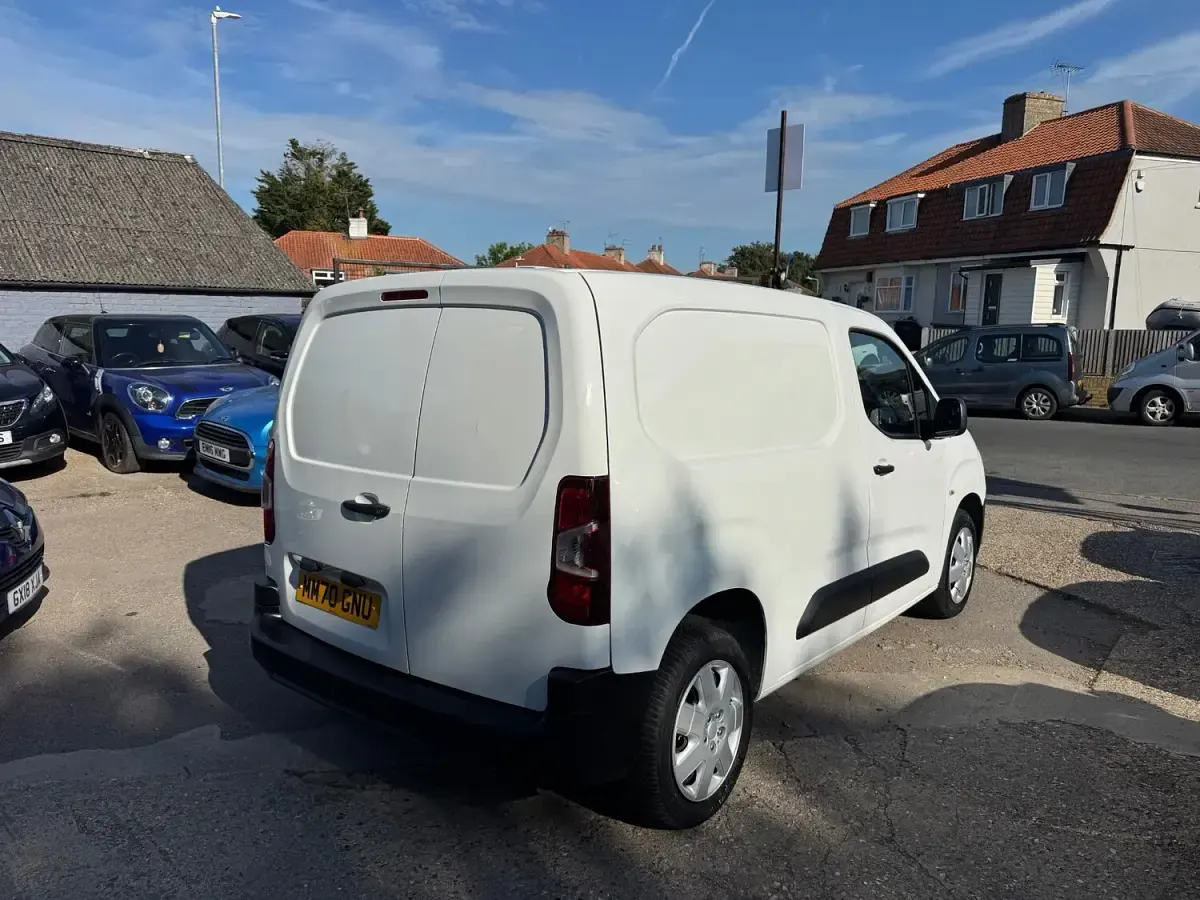 Used Peugeot Partner 131 HP (96 kW) 2021 White MPV