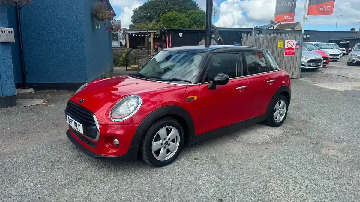 Used Mini Cooper D Hatch 116 HP (85 kW) 2017 Red Hatchback