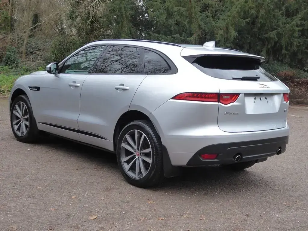 Usado Jaguar F-Pace R-Sport 250 HP (183 kW) 2018 Prateado SUV