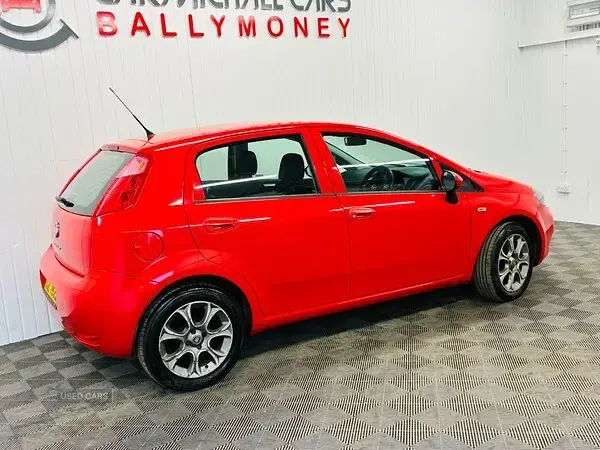 Used Fiat Punto Easy Plus 69 HP (50 kW) 2016 Red Hatchback