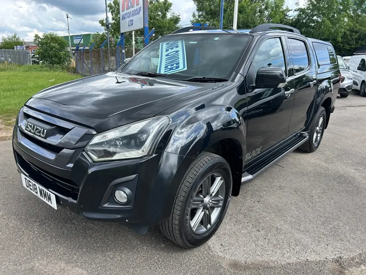 Used Isuzu D-Max 164 HP (120 kW) 2018 Black Pickup