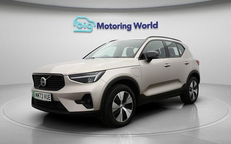 Used Volvo XC40 Plus 211 HP (155 kW) 2023 Gold SUV