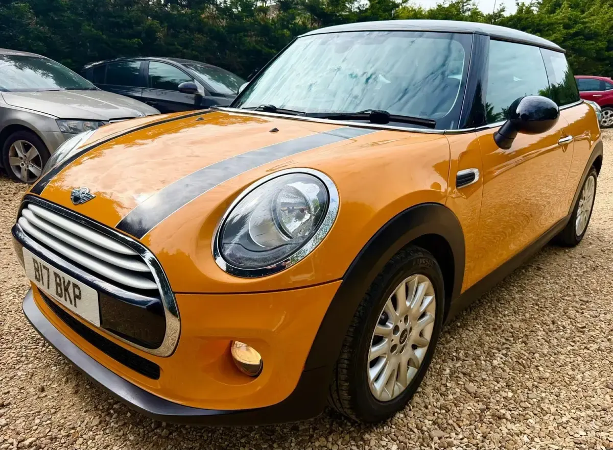 Usado Mini Cooper D Hatch 2015 Laranja Citadino