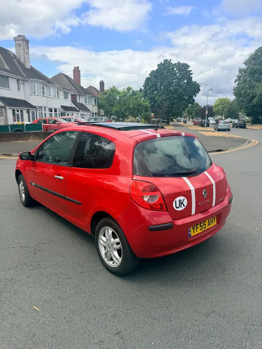 Used Renault Clio Dynamique 2005 Red Hatchback