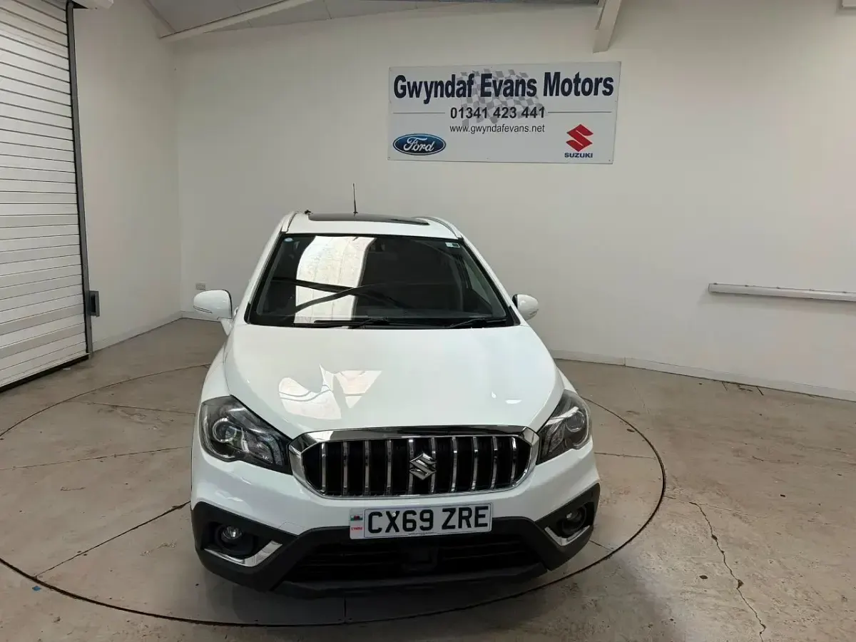 Used Suzuki SX4 SZ5 140 HP (102 kW) 2019 White Hatchback