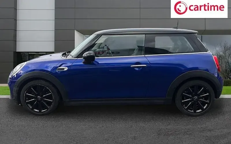 Used Mini Cooper Classic 136 HP (100 kW) 2020 Blue Hatchback