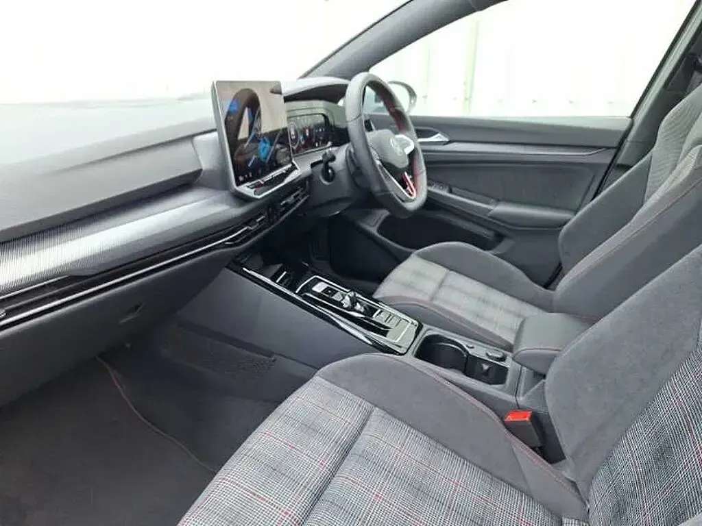 New VW Golf VIII GTI 265 HP (194 kW) 2026