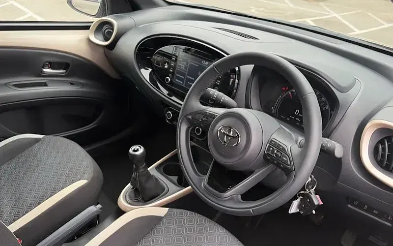 Used Toyota Aygo X 72 HP (52 kW) 2023 Beige SUV