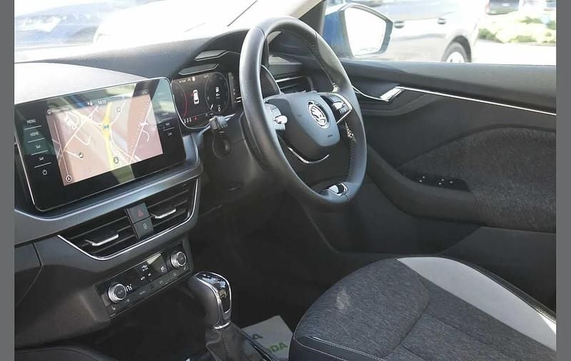 Used Skoda Kamiq SE L Executive 147 HP (108 kW) 2023 Race blue metallic SUV