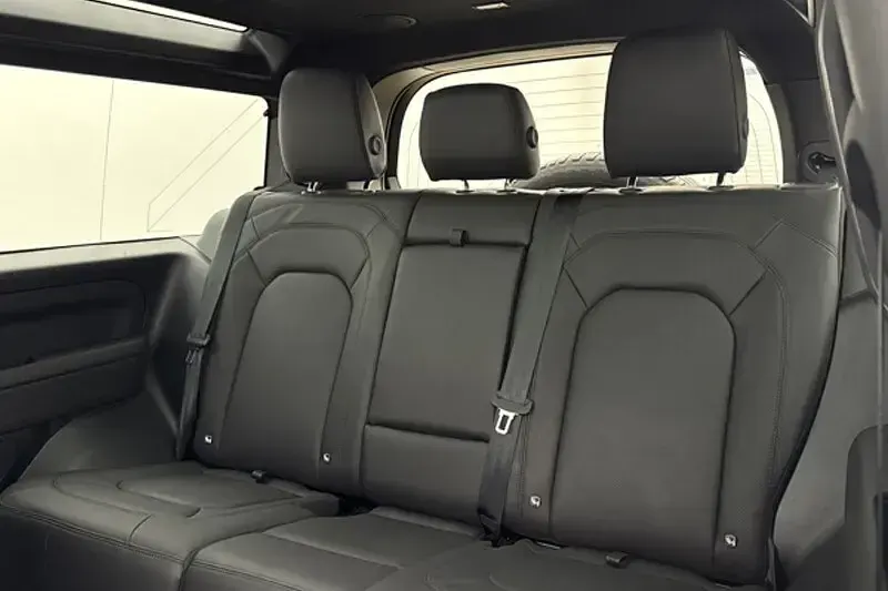 Used Land Rover Defender HSE Dynamic 245 HP (180 kW) 2025 Black SUV