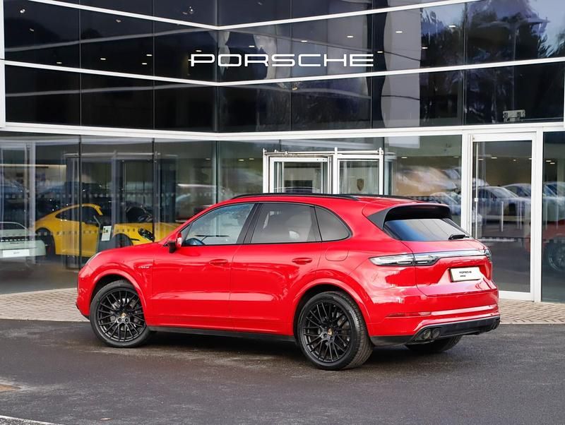 Used Porsche Cayenne 462 HP (339 kW) 2021 Red SUV