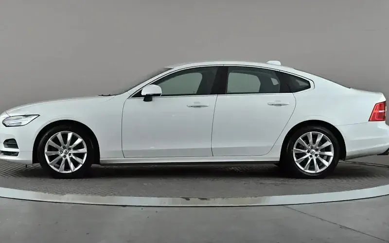 Used Volvo S90 Momentum 190 HP (139 kW) 2019 White Sedan
