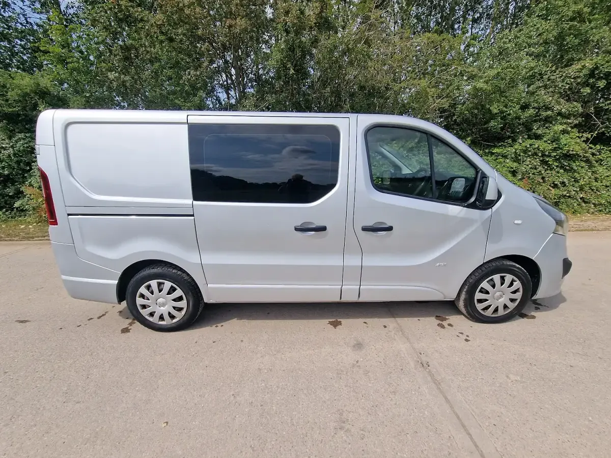 Used Vauxhall Vivaro Sportive 125 HP (91 kW) 2016 Silver