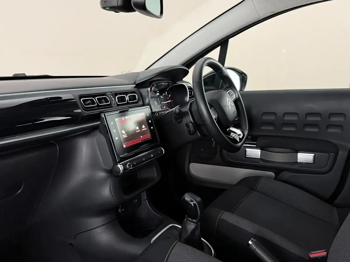 Used Citroën C3 Flair 83 HP (61 kW) 2019 White Hatchback