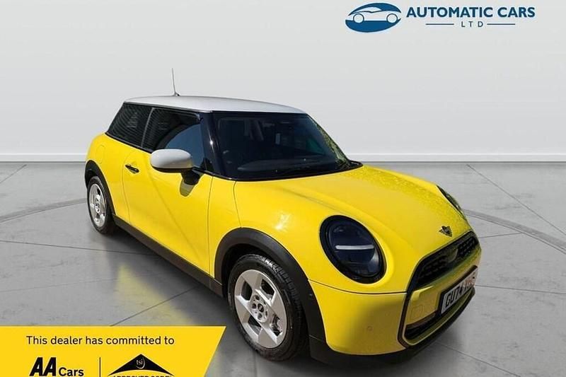 New Mini Cooper Classic 114 kW (156 HP) 2025 Yellow Hatchback