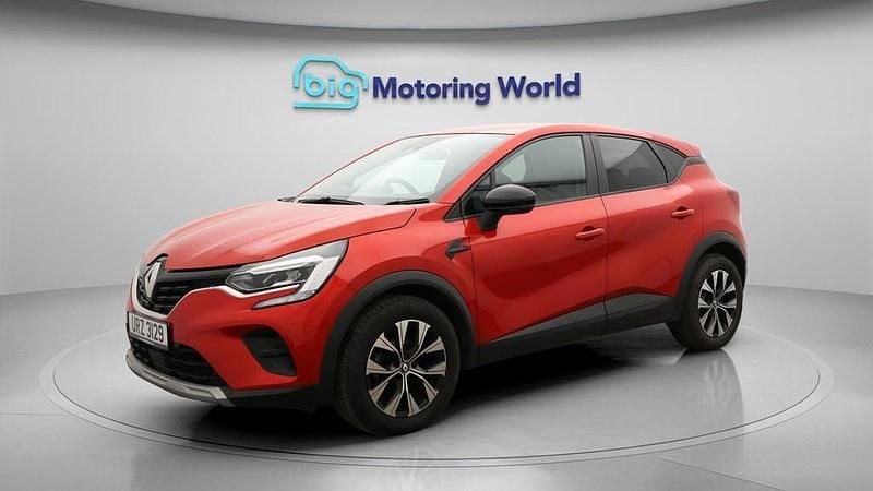 Used Renault Captur Evolution 90 HP (66 kW) 2023 Red SUV