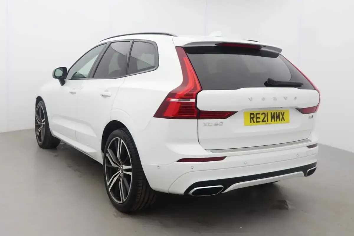 Used Volvo XC60 R-Design Pro 247 HP (181 kW) 2021 White SUV