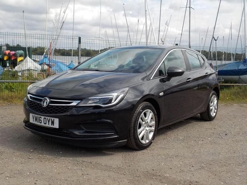 Black Used 2016 Vauxhall Astra Design Edition Hatchback | £4,895 (Good price) - Image 1/4