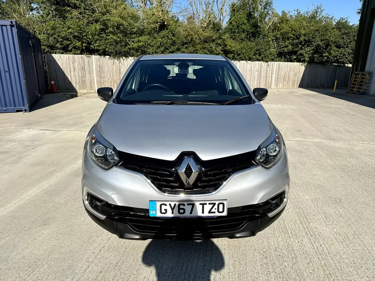 Used Renault Captur Dynamique 90 HP (66 kW) 2017 Silver SUV