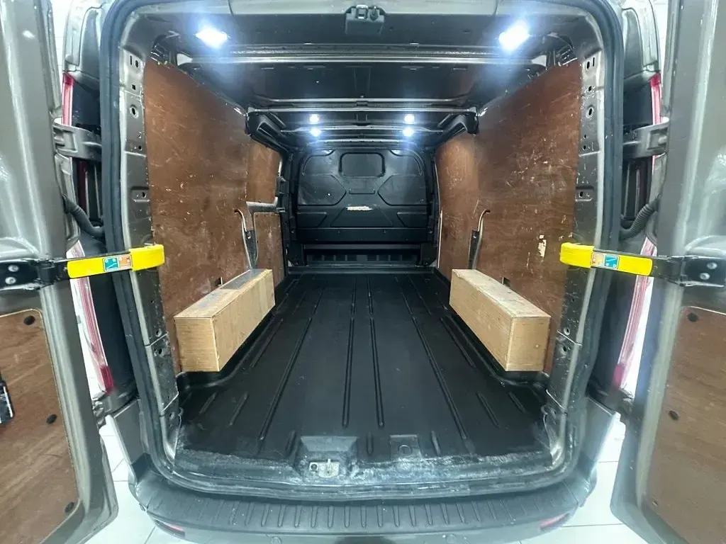 Used Ford Transit Custom Active 170 HP (125 kW) 2021 Silver Van