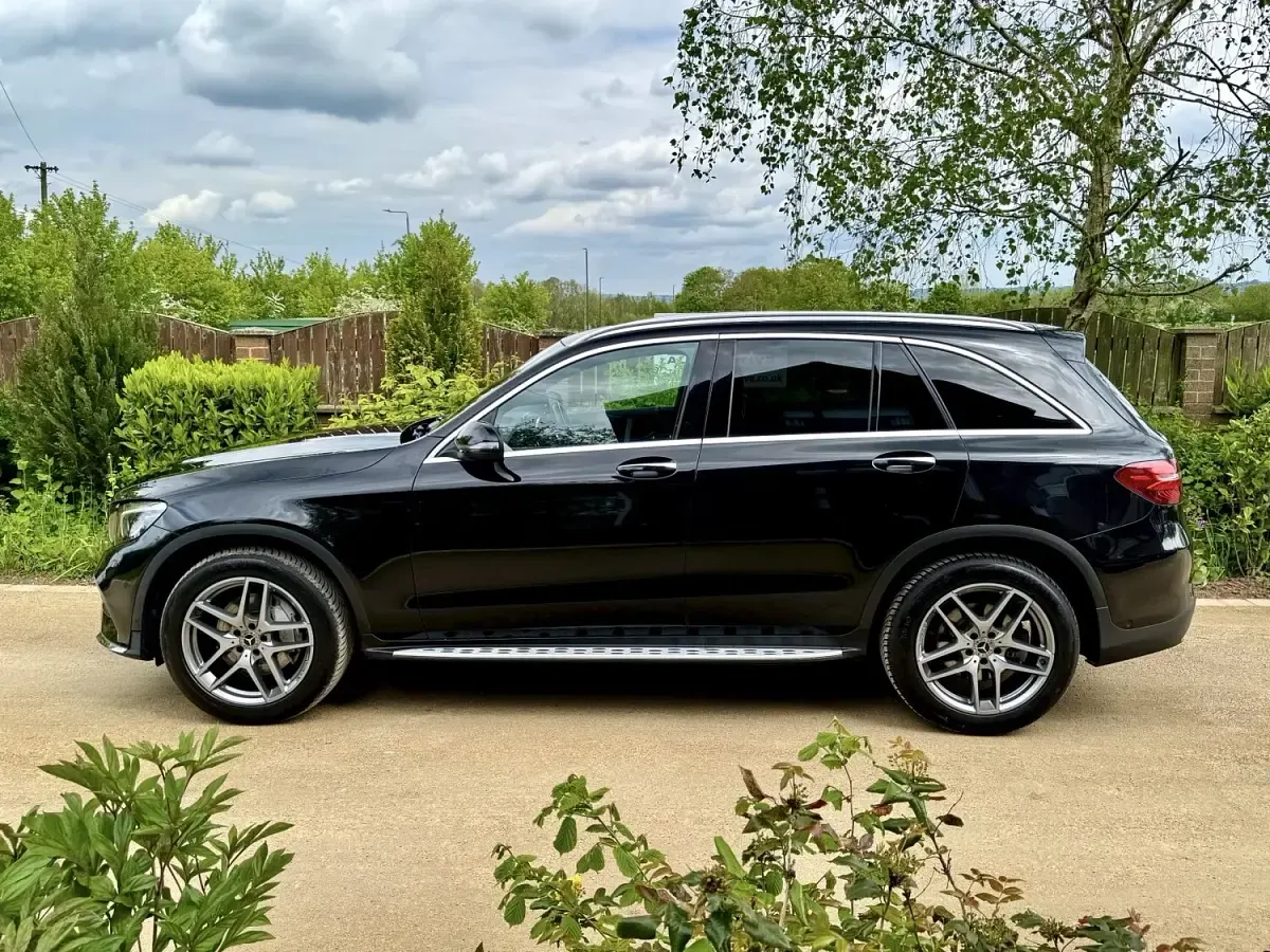 Begagnad Mercedes GLC220 AMG line 2017 Svart SUV