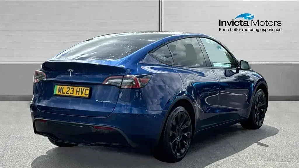 Used Tesla Model Y Long Range AWD 378 kW (514 HP) 2023 Blue metallic SUV