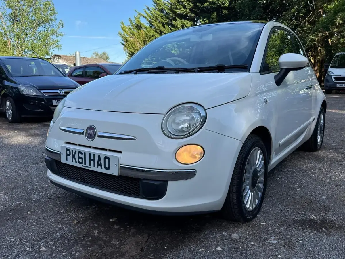 Used Fiat 500 Lounge 69 HP (50 kW) 2011 White Hatchback