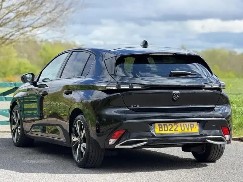 Second-hand Peugeot 308 Allure 130 CP (95 kW) 2022 Negru Hatchback