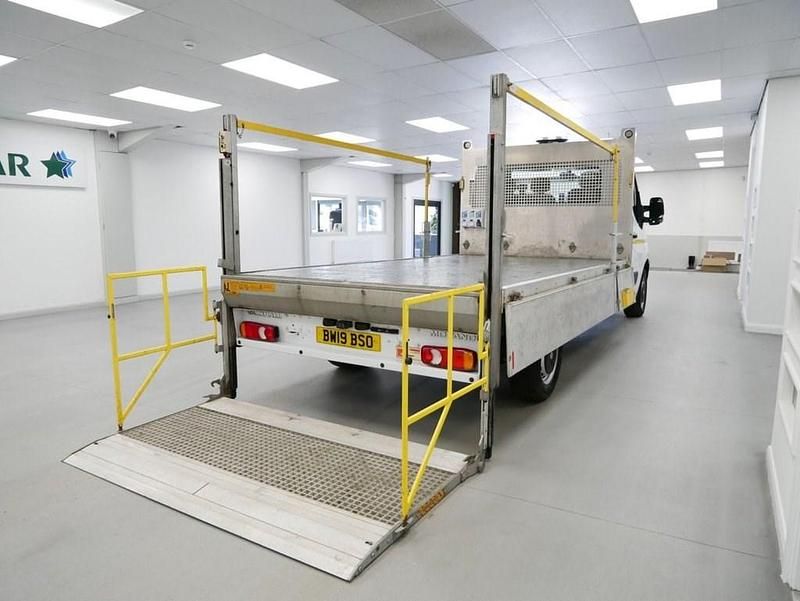 Used Vauxhall Movano 130 HP (95 kW) 2019 White MPV