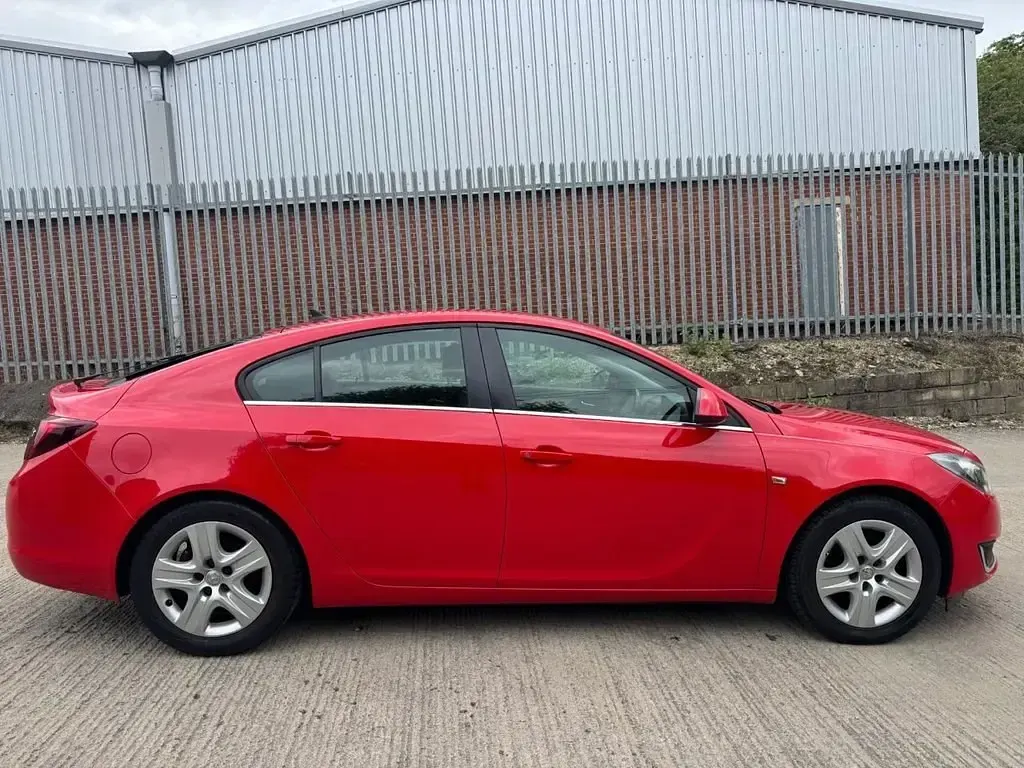 Used Vauxhall Insignia Design Edition 2014 Red Hatchback