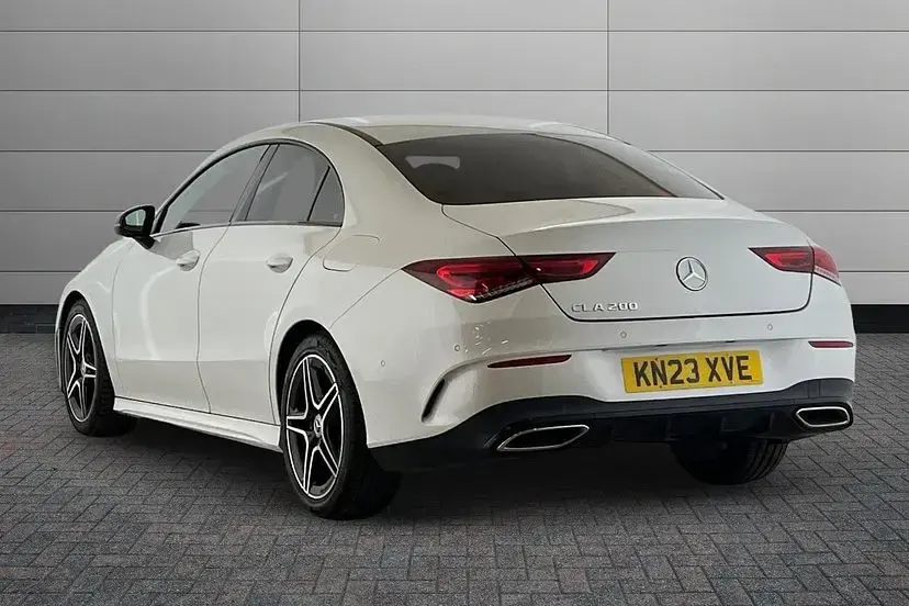 Used Mercedes CLA200 Executive 163 HP (119 kW) 2023 Digital white Sedan