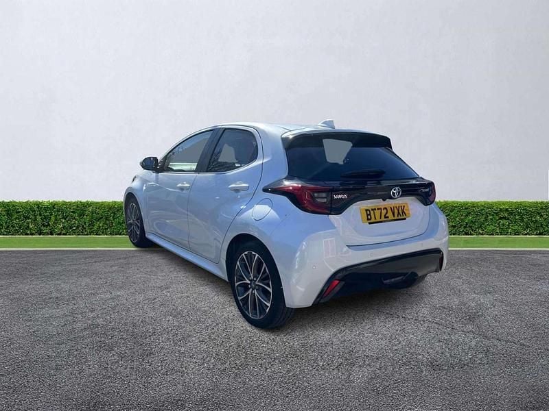 Used Toyota Yaris Hybrid 116 HP (85 kW) 2022 White Hatchback