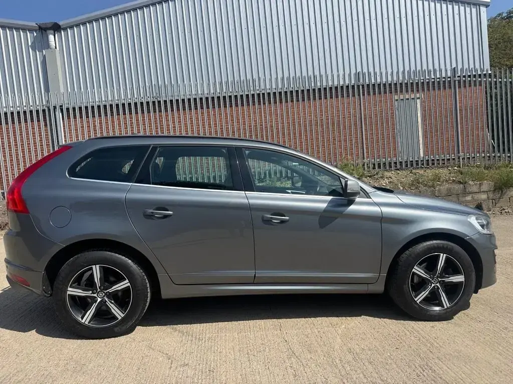 Used Volvo XC60 R-Design 190 HP (139 kW) 2016 Grey SUV