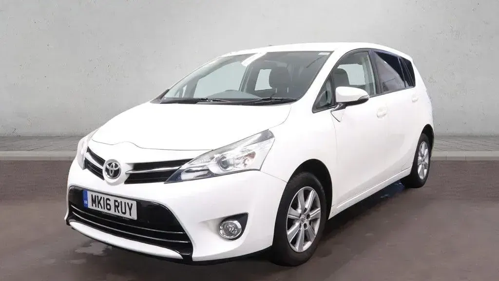 Used Toyota Verso 132 HP (97 kW) 2016 White MPV