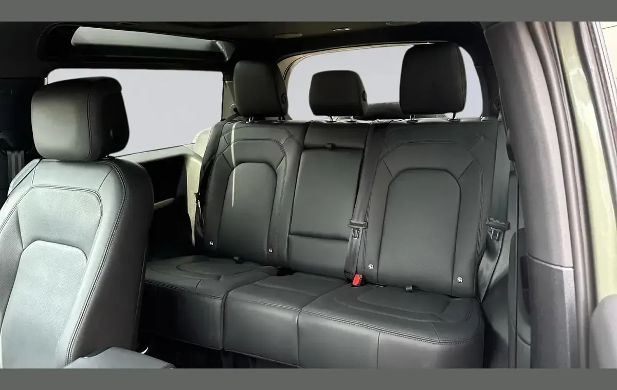 Used Land Rover Defender HSE Dynamic 344 HP (253 kW) 2025 Green SUV